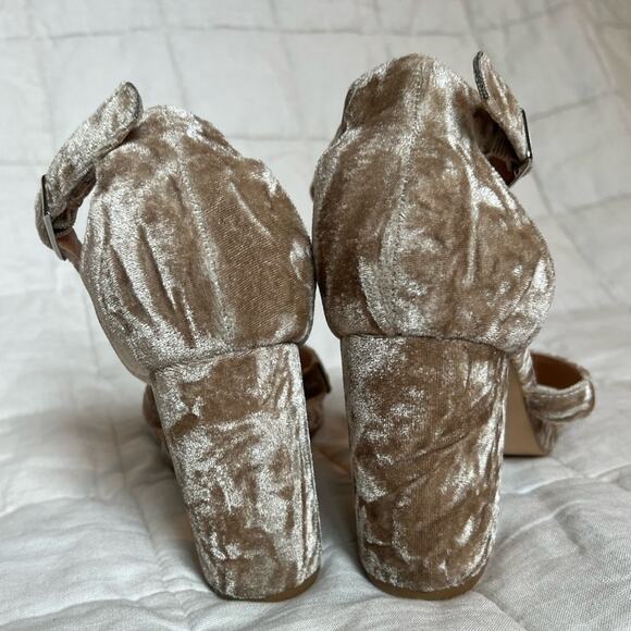 UO Tan / Champagne Crushed Velvet Open Toe Pumps Holiday Cocktail Romantic - 9 - Picture 6 of 8